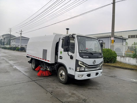 Powerful Diesel Powered Ride-On Street Road Sweeper Truck With Plastic Pump Engine