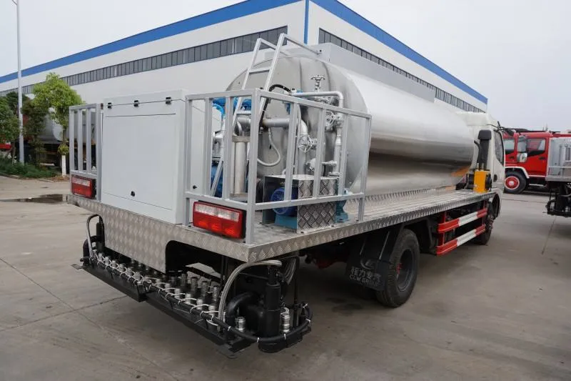 DONGFENG 4x2 Intelligent Asphalt Distributor Truck - Heated Bitumen Sprayer for Road Maintenance 3