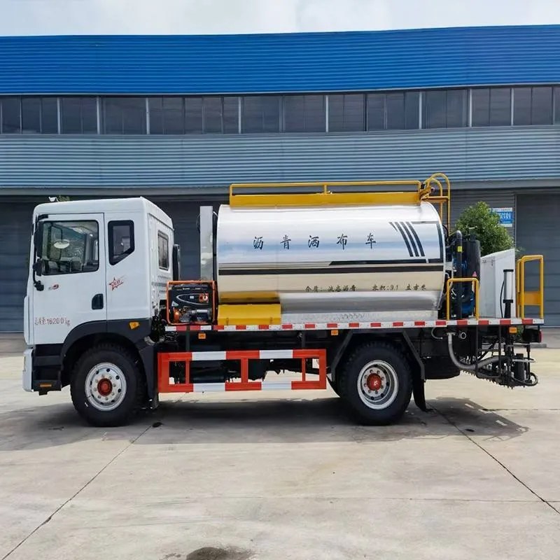 DONGFENG 4x2 Intelligent Asphalt Distributor Truck - Heated Bitumen Sprayer for Road Maintenance 2